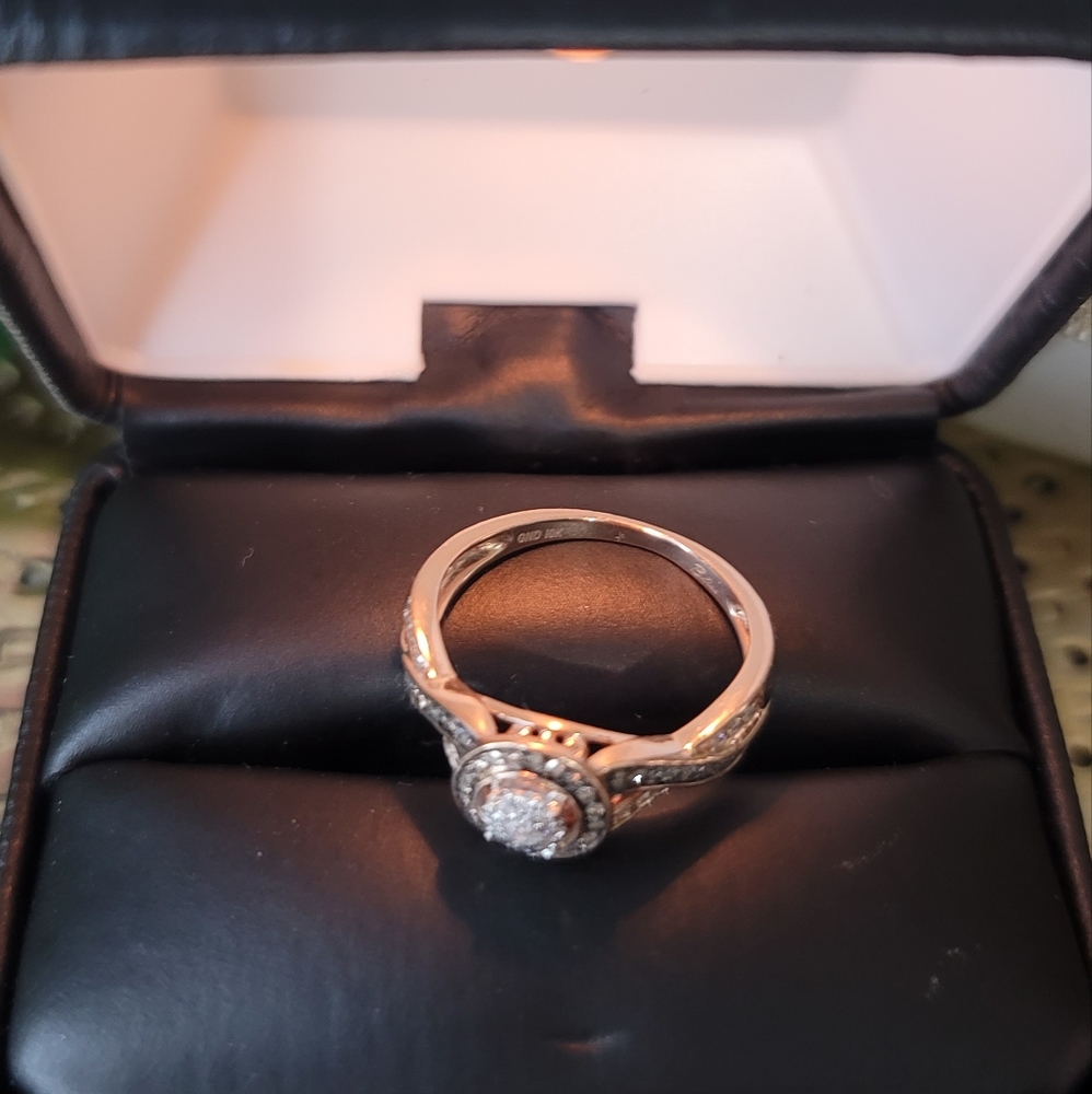 Rose Gold Champagne and Diamond Band, Size 7. - Picture 3 of 6